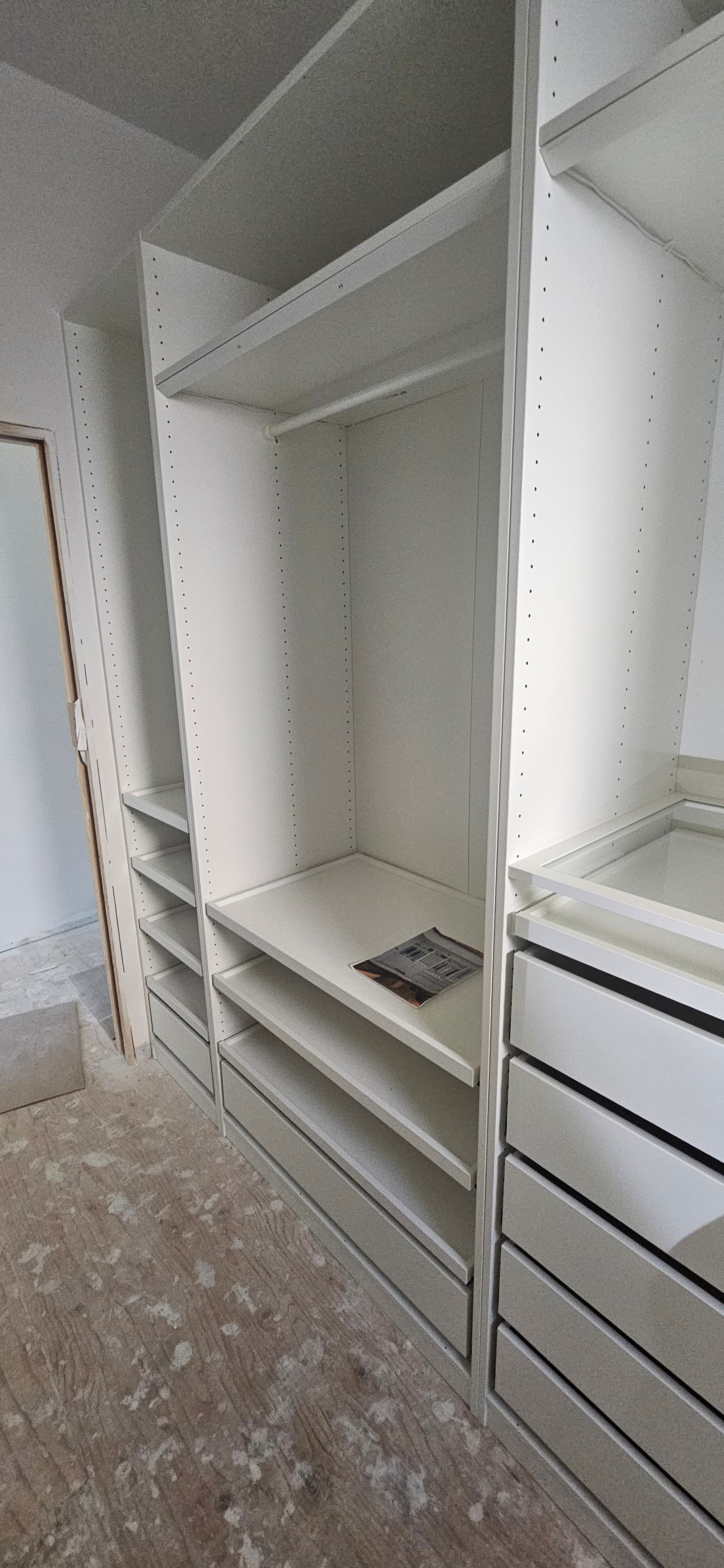 Walk-in closet organizer finish