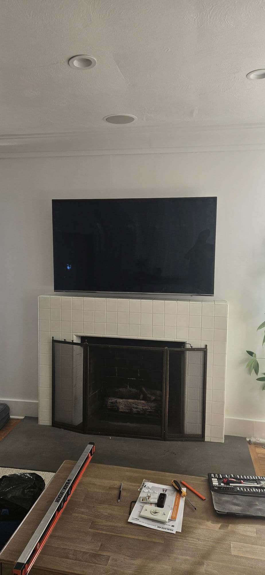 TV mounting with tidy cable management